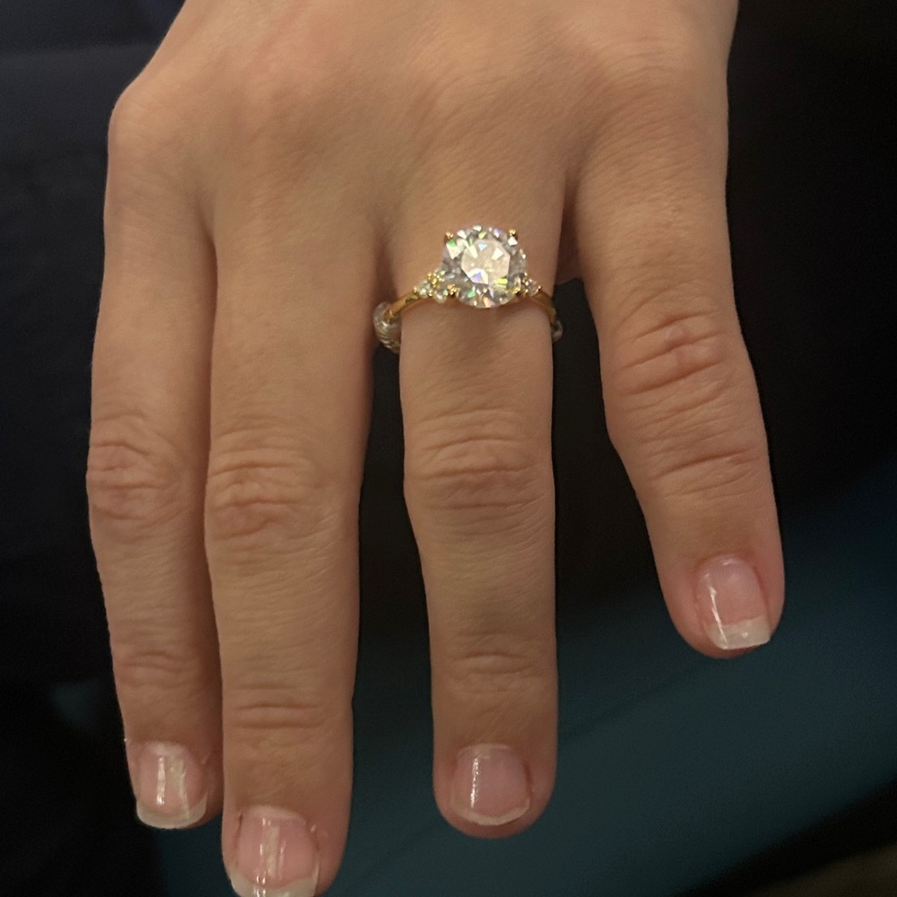 3 Carat Moissanite ring with Sparkling Clear Stone - Picture 10 of 11